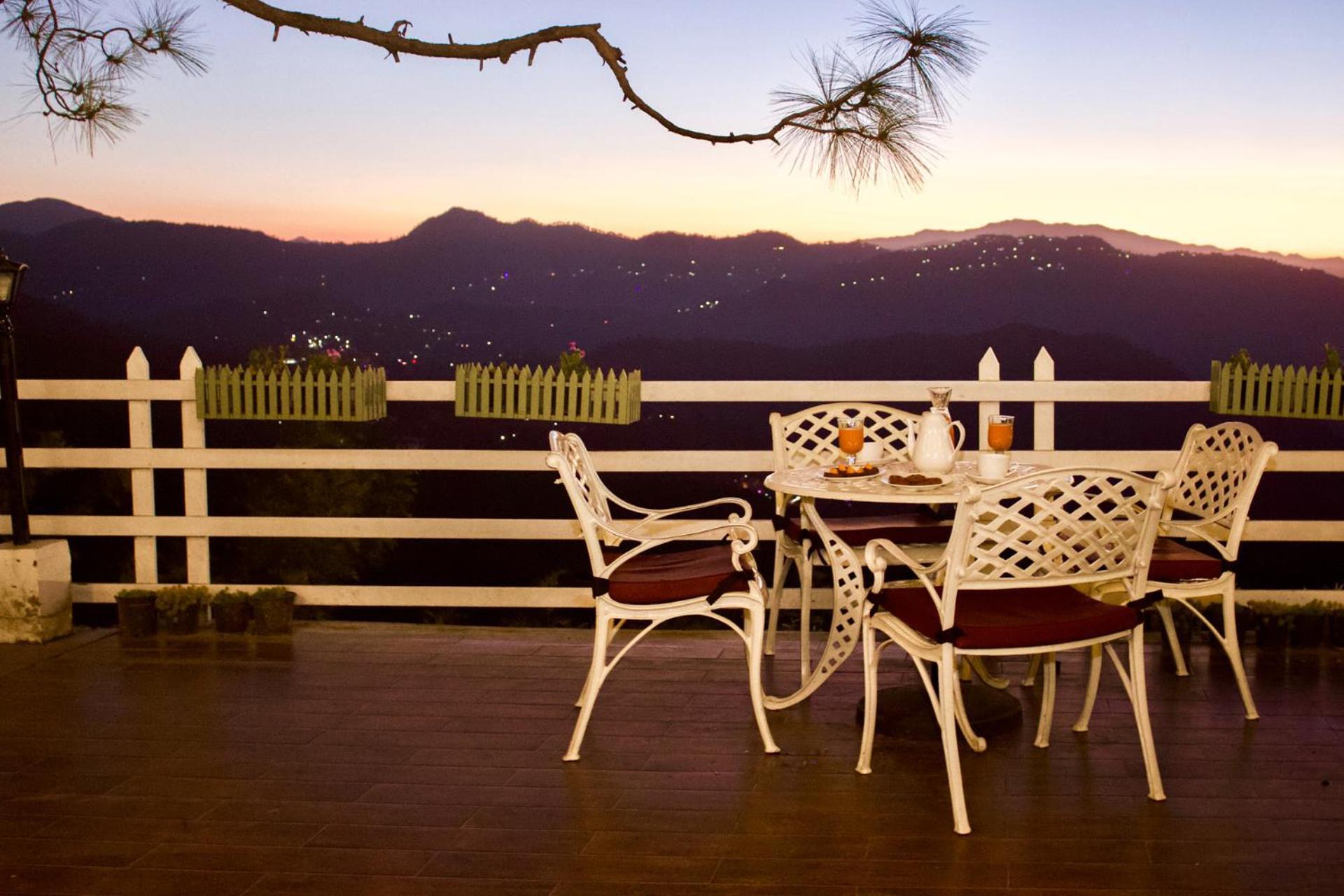 Stayvista At Bellevue With Outdoor Jacuzzi Kasauli Zewnętrze zdjęcie